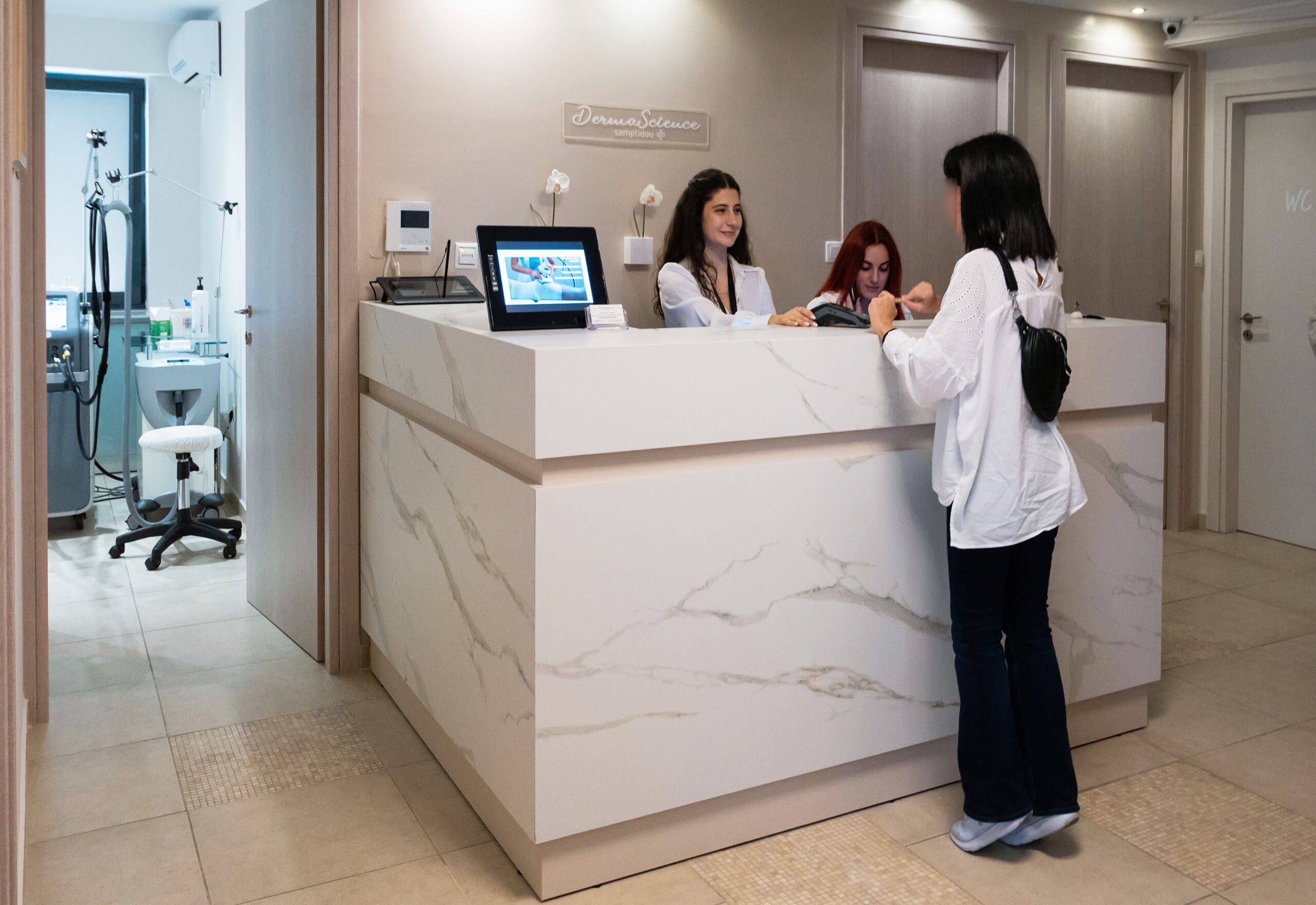Δωμάτιο θεραπειών στη DermaScience Clinic